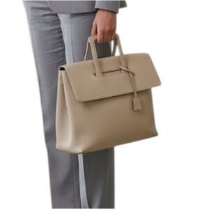 RARE Loewe Textured Leather Pebble Tote Bag | Cream | Top Handle